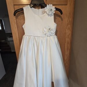 Elegant White Kids Dress with Floral Accents